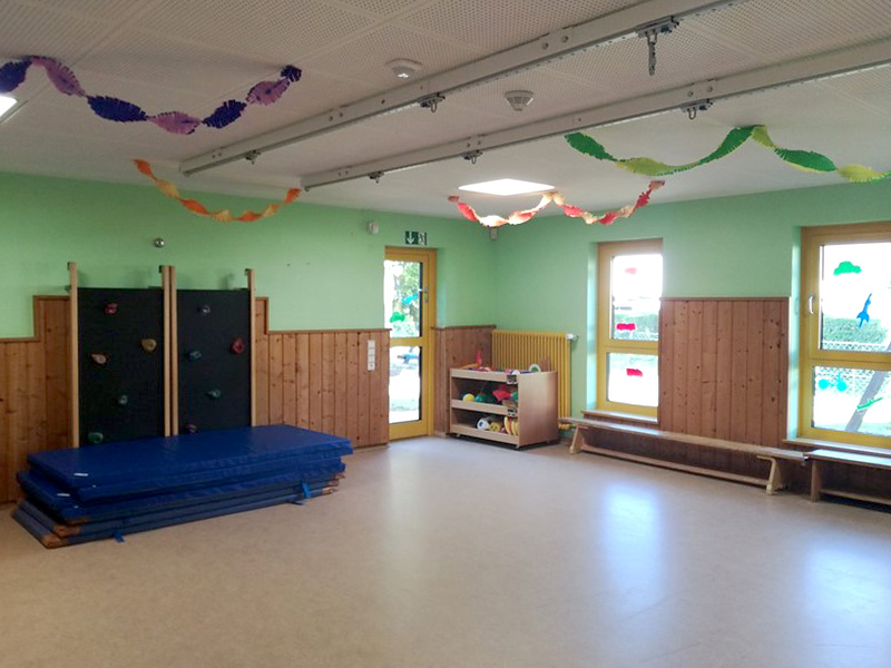 Turnhalle mit Seilsystem